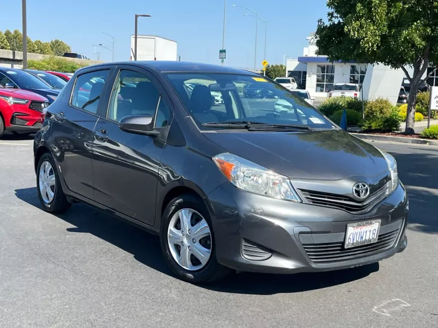 2012 Toyota Yaris LE photo 1
