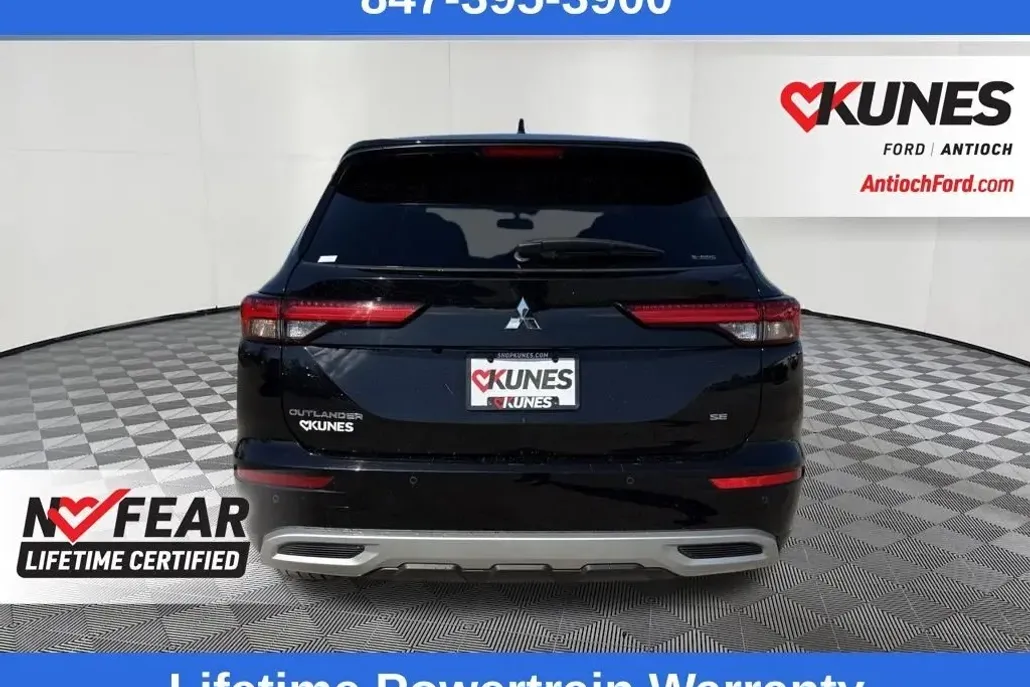 2024 Mitsubishi Outlander SE photo 1