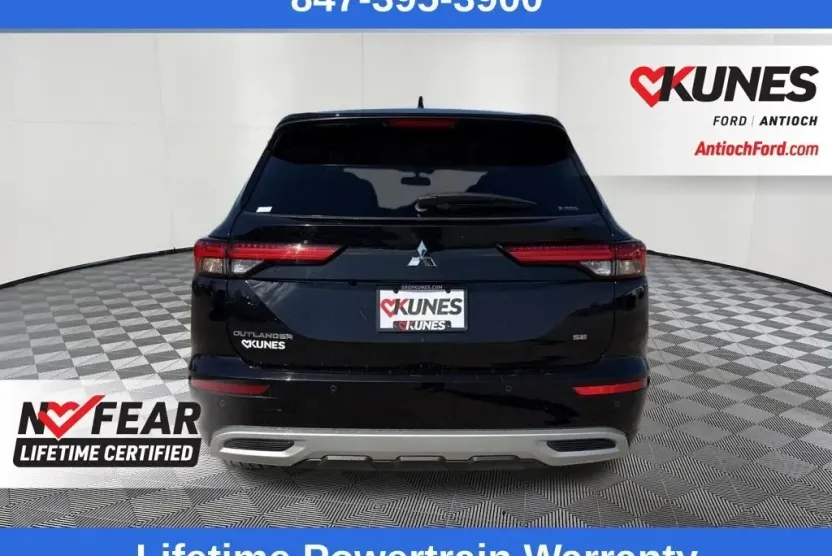 2024 Mitsubishi Outlander SE photo 1