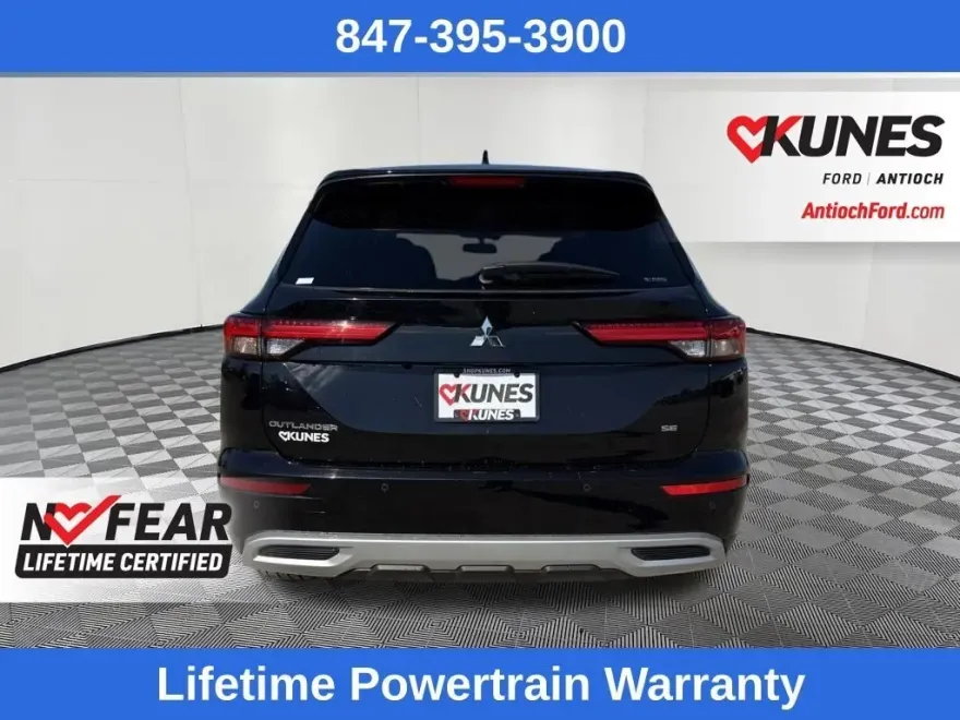 2024 Mitsubishi Outlander SE photo 1