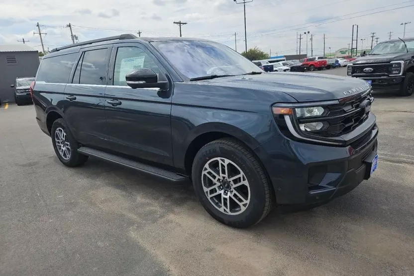 2025 Ford Expedition MAX photo 1