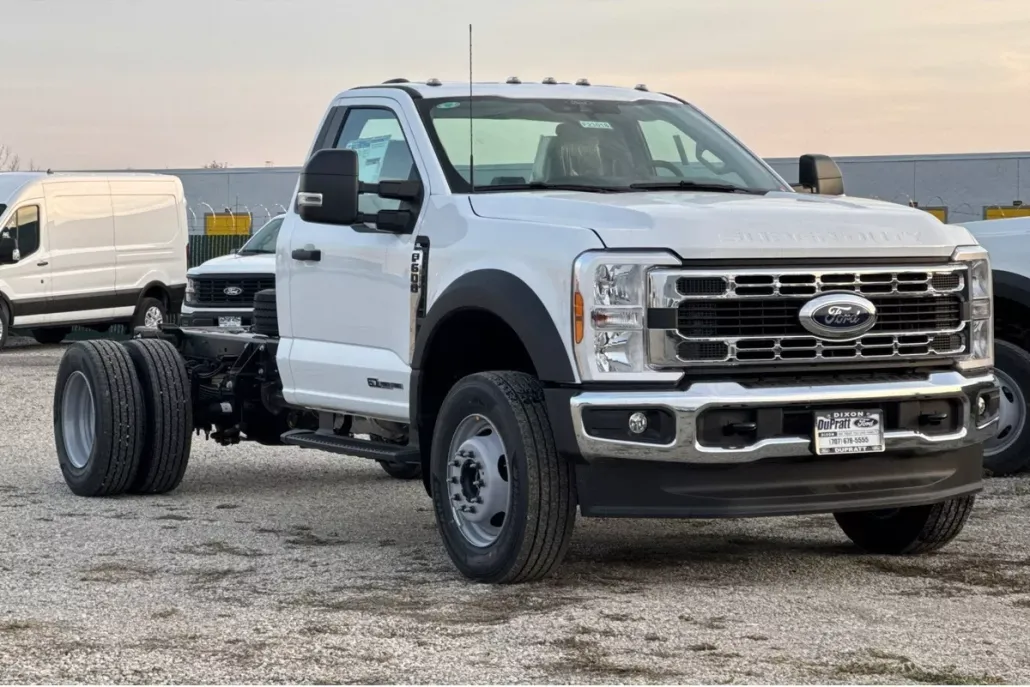 2024 Ford F-600 photo 1