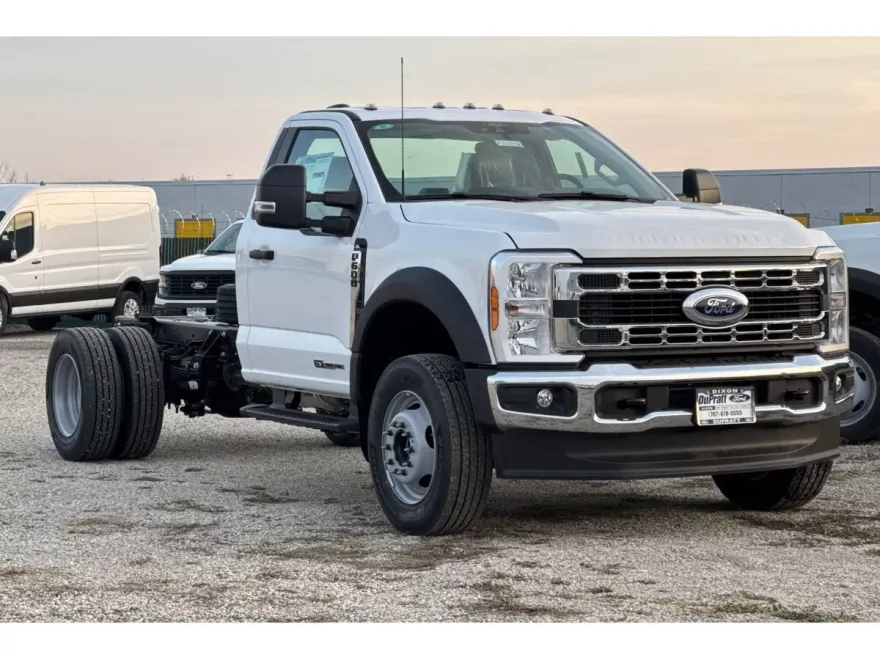 2024 Ford F-600 photo 1
