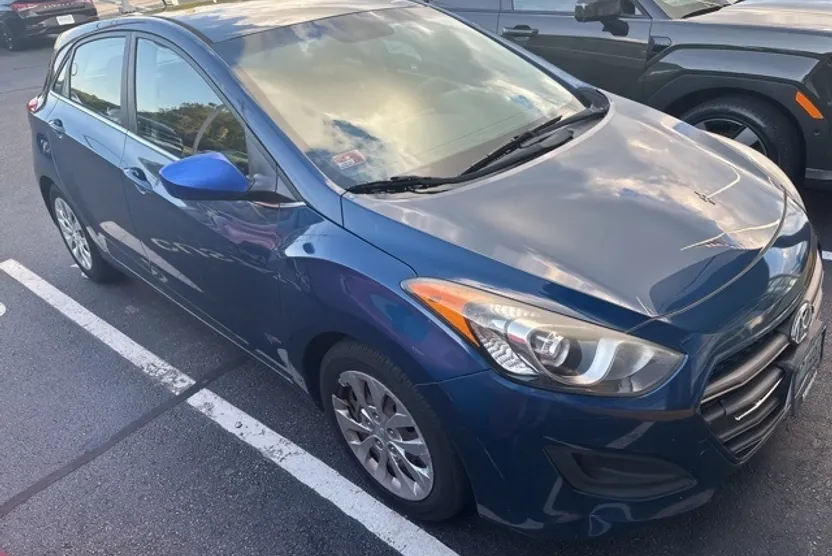 2016 Hyundai Elantra GT Base photo 1