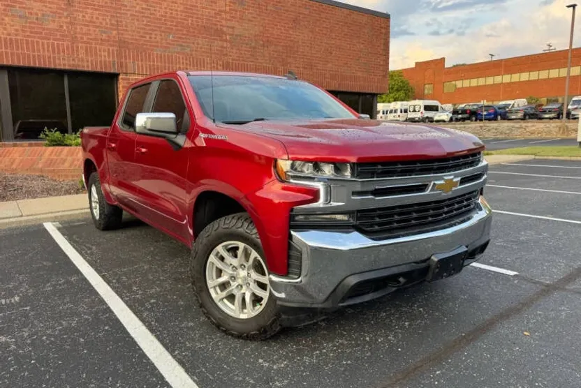 2021 Chevrolet Silverado 1500 LT photo 1