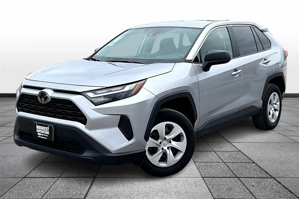 2024 Toyota RAV4 LE photo 1