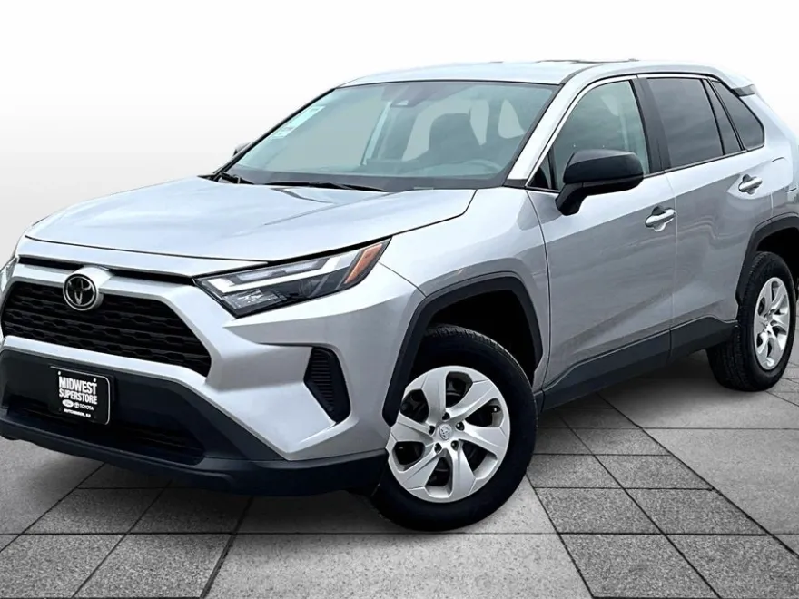 2024 Toyota RAV4 LE photo 1