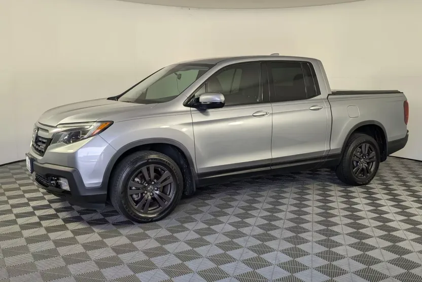 2019 Honda Ridgeline Sport photo 1