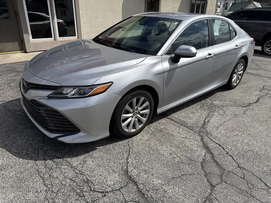 2019 Toyota Camry L photo 1