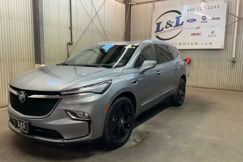 2023 Buick Enclave Essence photo 1