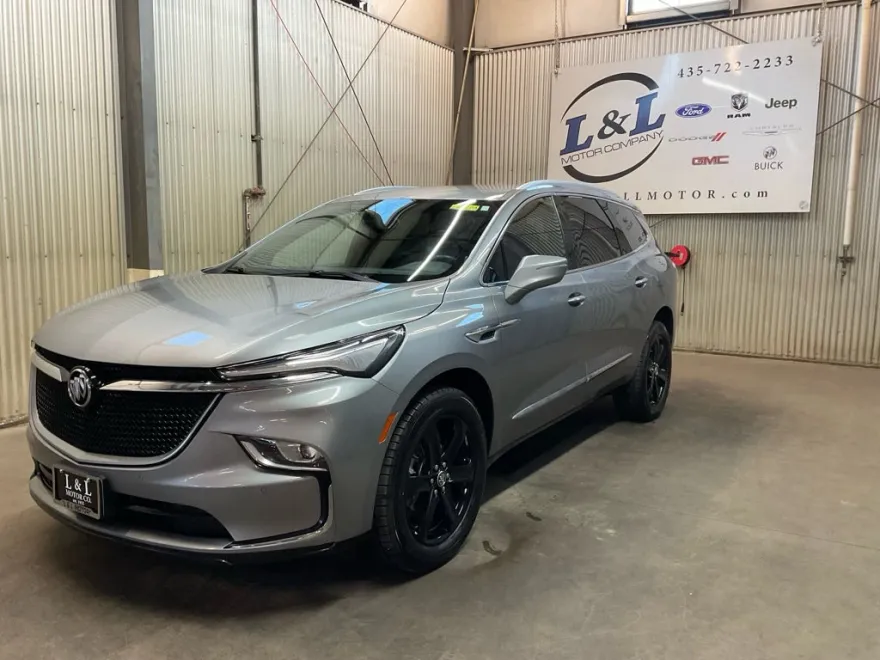 2023 Buick Enclave Essence photo 1