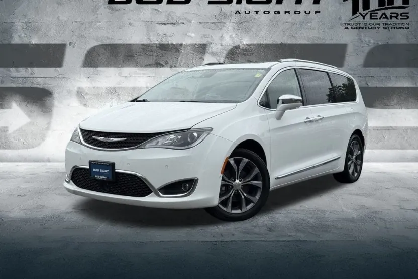 2018 Chrysler Pacifica Limited photo 1
