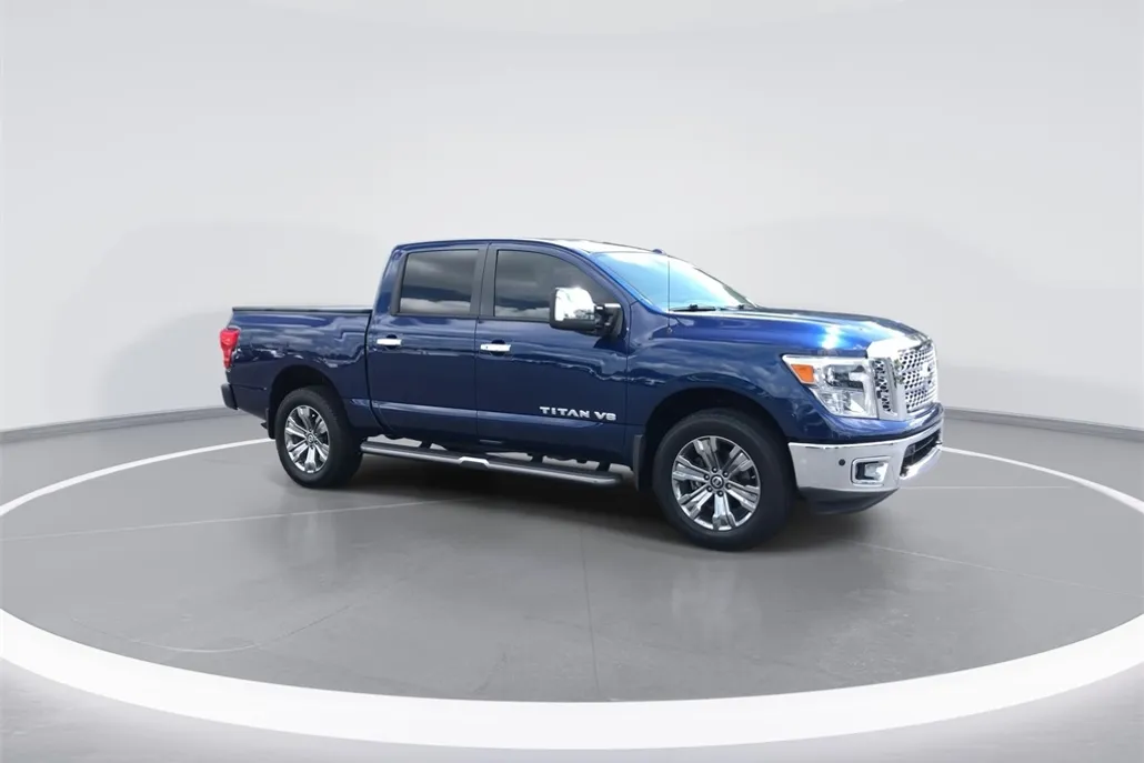 2019 Nissan Titan SL photo 1