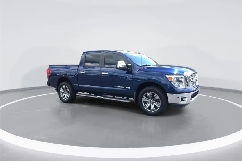 2019 Nissan Titan SL photo 1