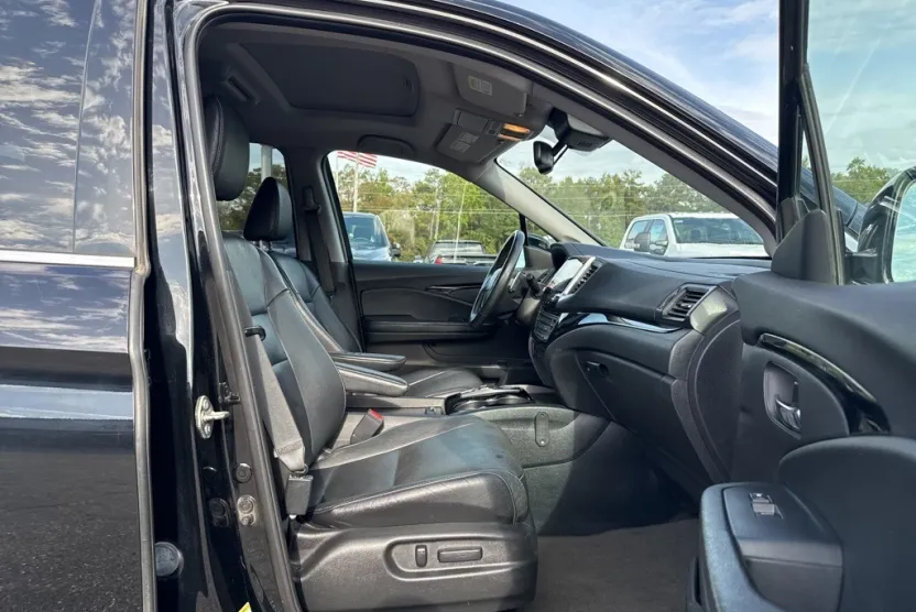 2016 Honda Pilot Touring photo 1