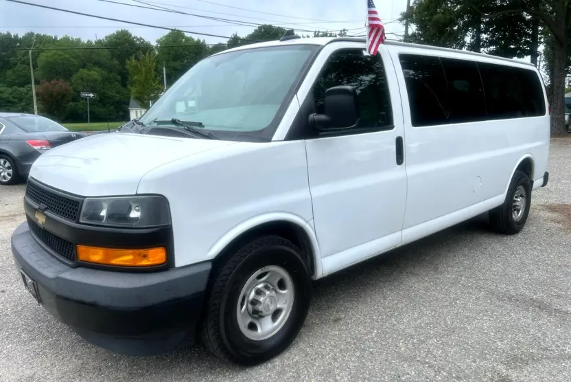 2019 Chevrolet Express LS 3500 photo 1