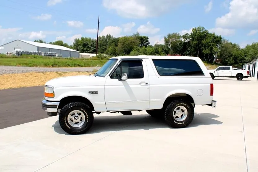1995 Ford Bronco photo 1
