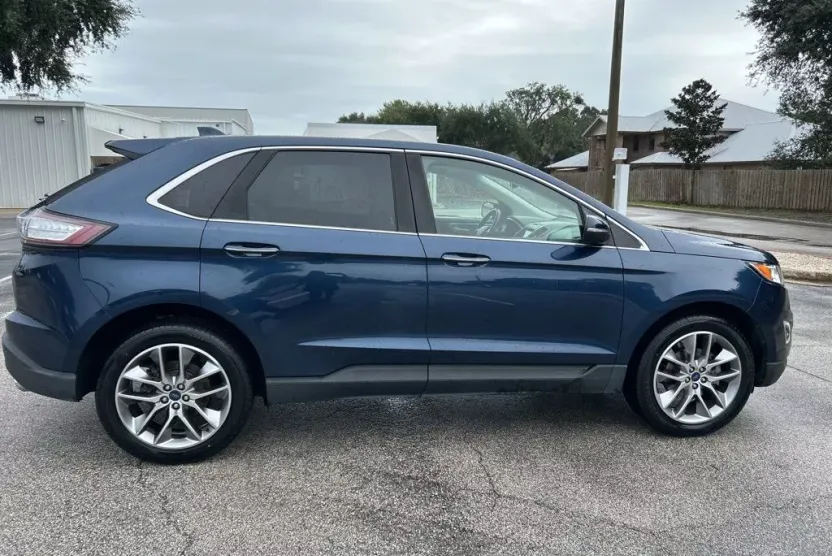 2017 Ford Edge Titanium photo 1