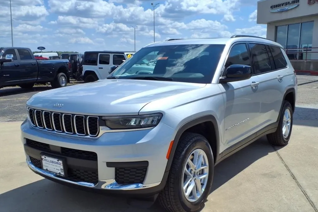 2025 Jeep Grand Cherokee Laredo X photo 1