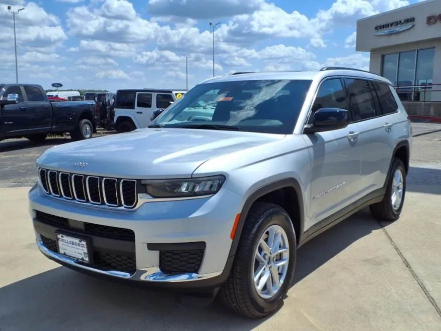 2025 Jeep Grand Cherokee Laredo X photo 1