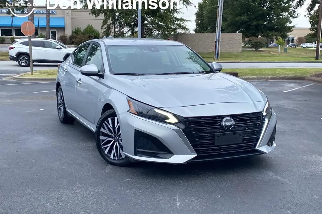 2023 Nissan Altima 2.5 SV photo 1