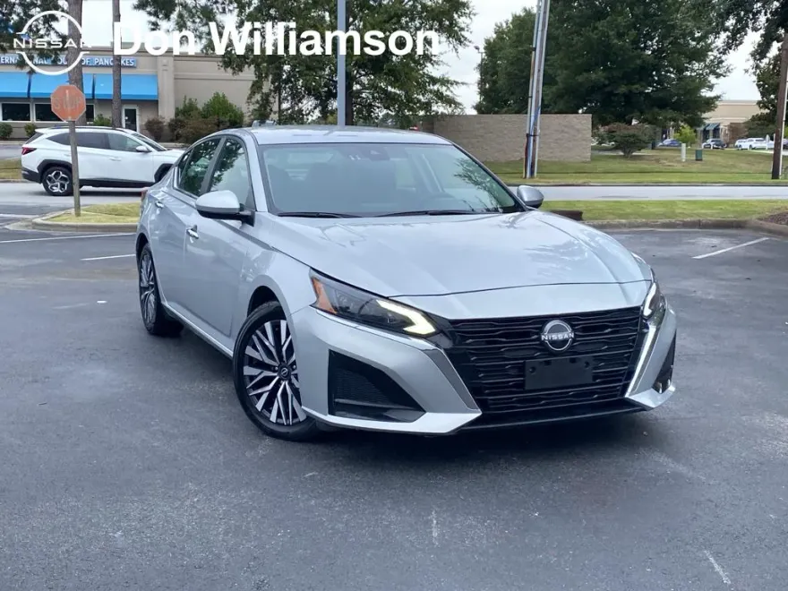 2023 Nissan Altima 2.5 SV photo 1