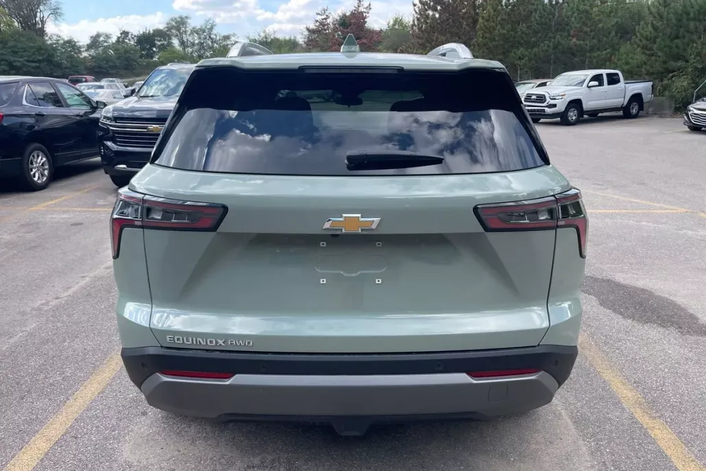2025 Chevrolet Equinox LT photo 1