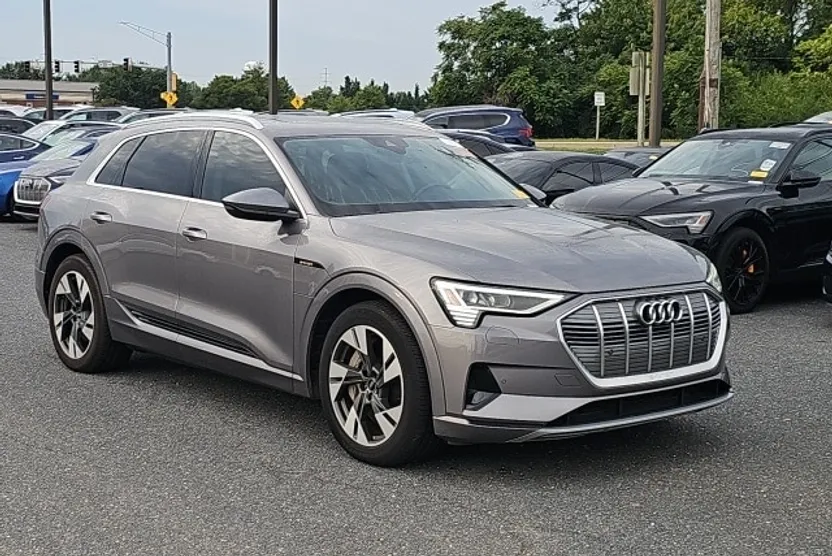 2021 Audi e-tron Premium photo 1