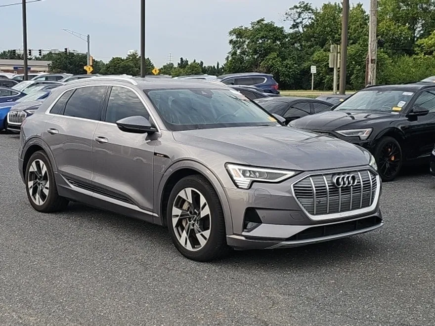 2021 Audi e-tron Premium photo 1