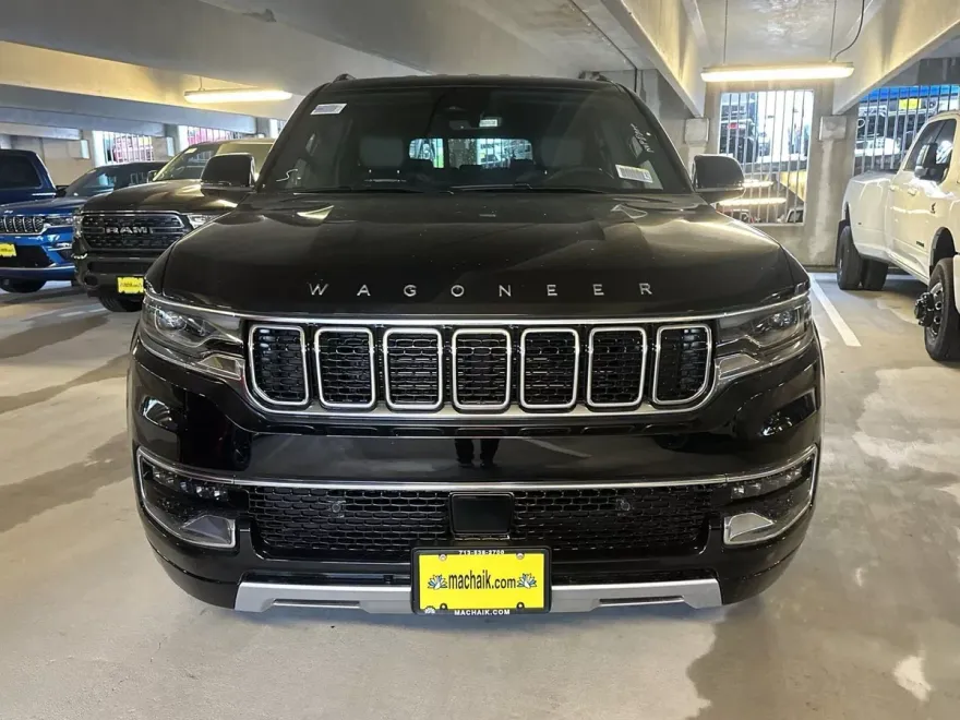 2024 Jeep Wagoneer L Series II photo 1