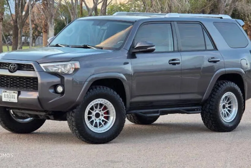 2016 Toyota 4Runner SR5 Premium photo 1
