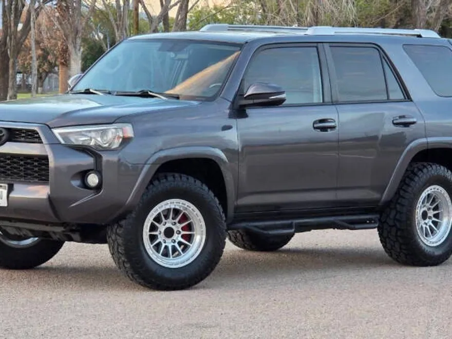 2016 Toyota 4Runner SR5 Premium photo 1