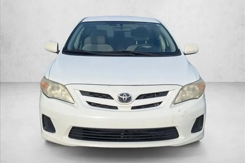2011 Toyota Corolla LE photo 1