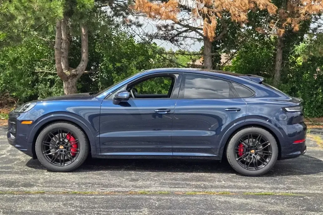 2025 Porsche Cayenne Coupe GTS photo 1