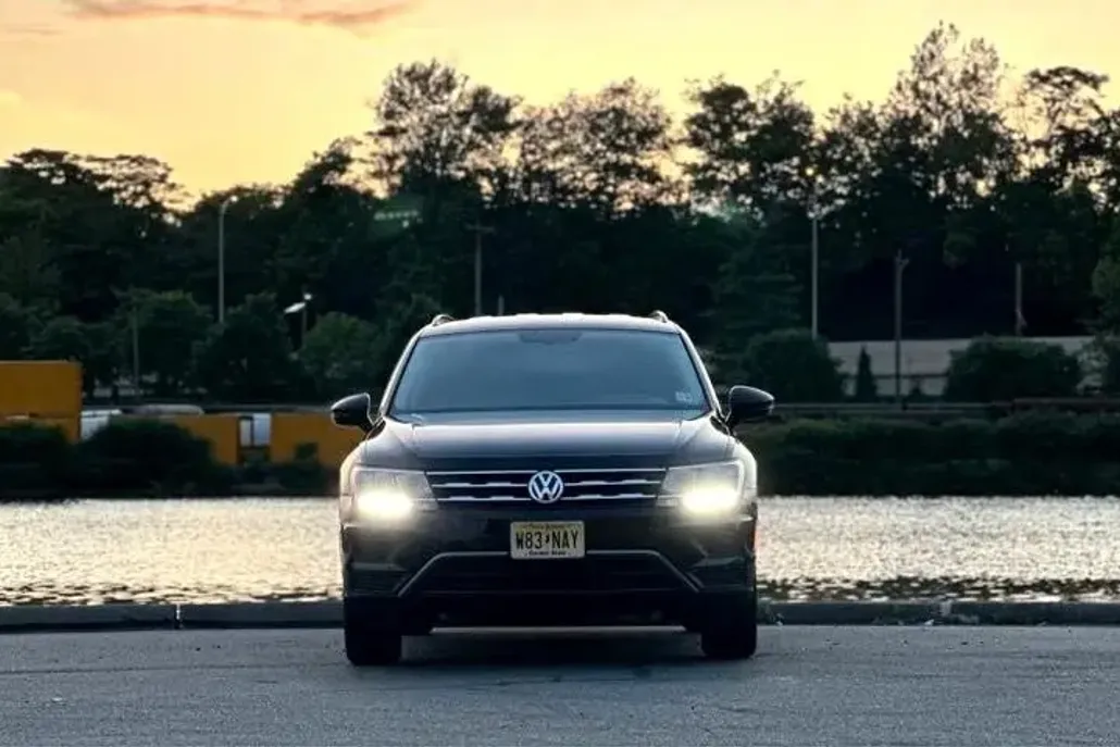 2021 Volkswagen Tiguan SE photo 1