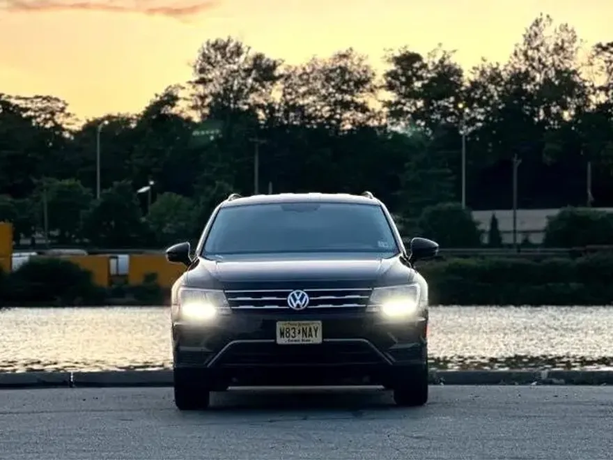 2021 Volkswagen Tiguan SE photo 1
