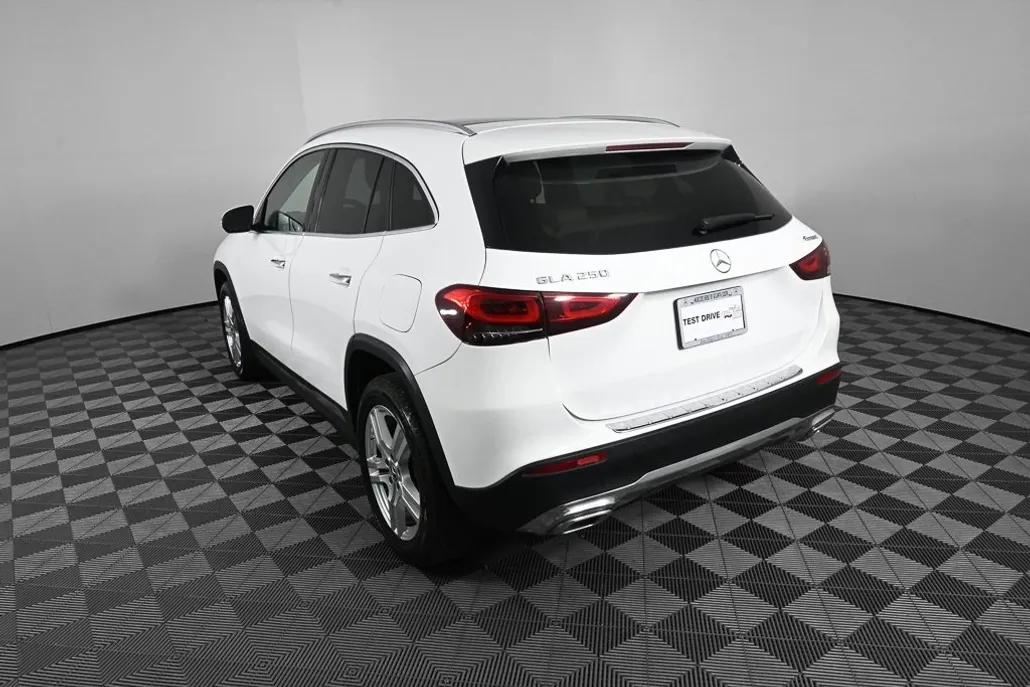 2021 Mercedes Benz GLA 250 4MATIC photo 1