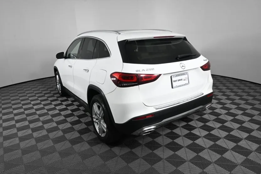 2021 Mercedes Benz GLA 250 4MATIC photo 1