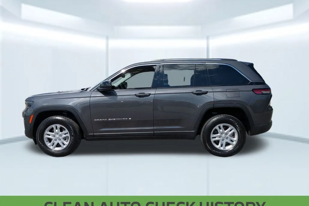 2022 Jeep Grand Cherokee Laredo photo 1