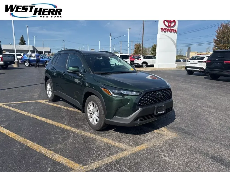 2022 Toyota Corolla Cross LE photo 1
