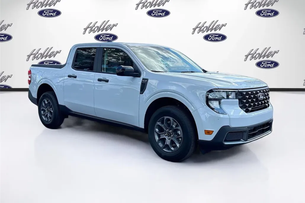2025 Ford Maverick XLT photo 1