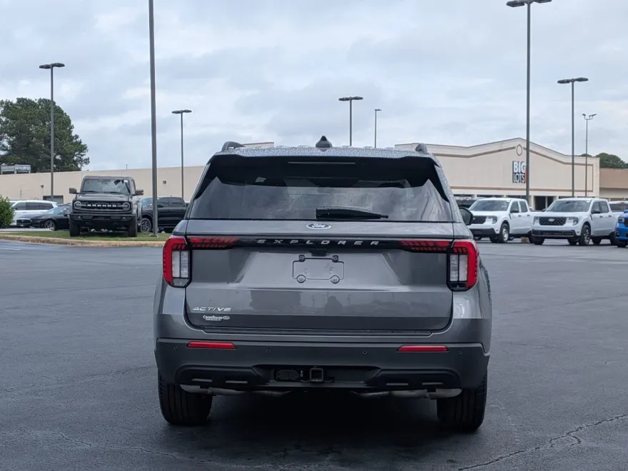 2025 Ford Explorer photo 1