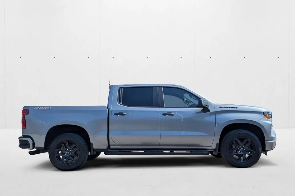 2026 Chevrolet Silverado 1500 Custom photo 1