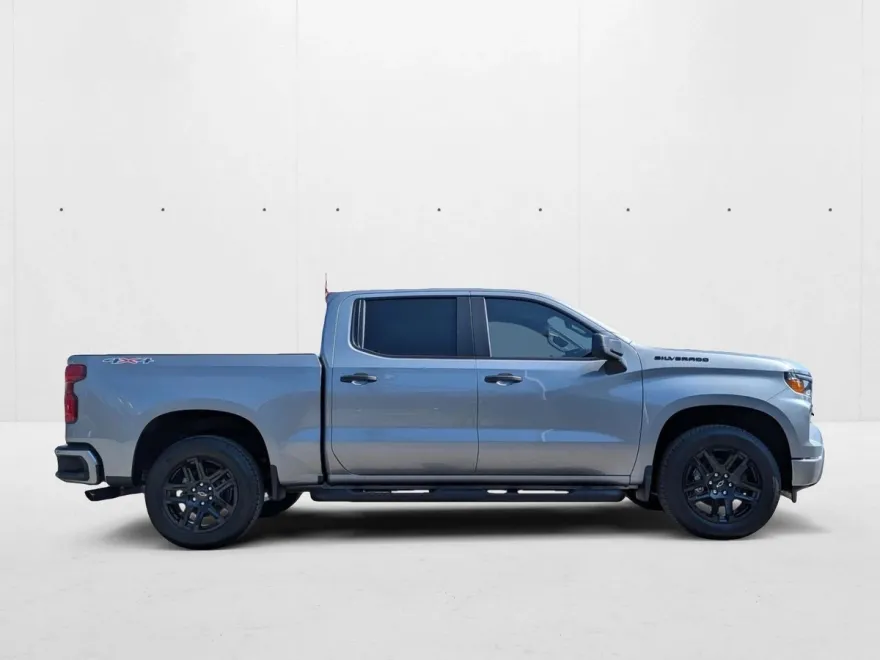 2026 Chevrolet Silverado 1500 Custom photo 1
