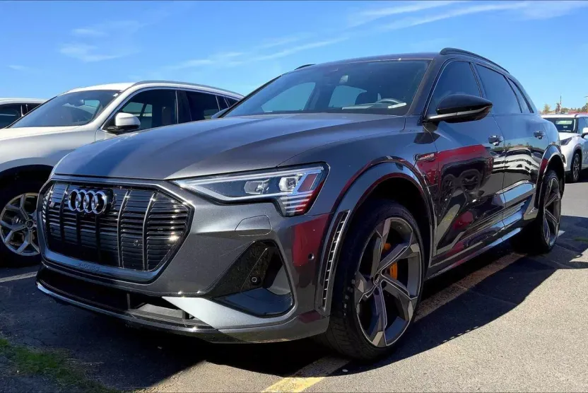 2022 Audi e-tron Premium Plus photo 1