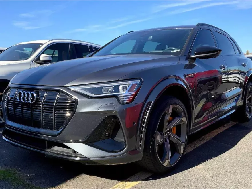 2022 Audi e-tron Premium Plus photo 1