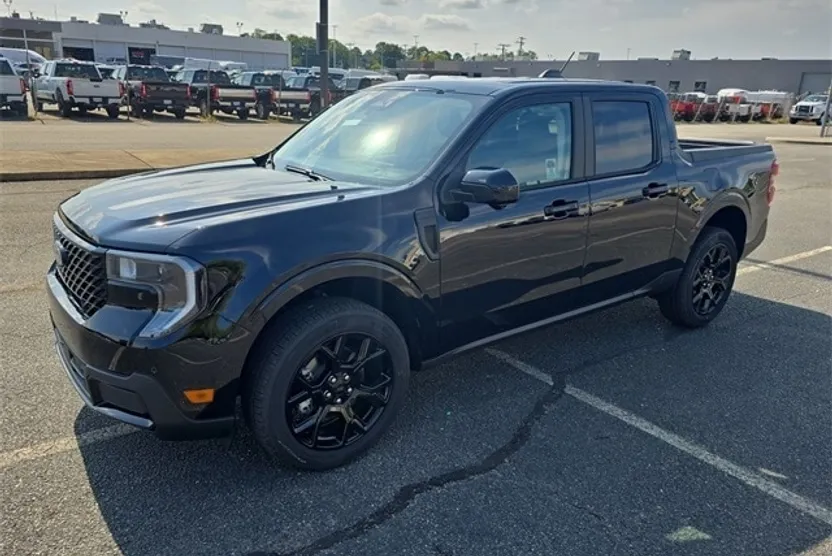 2025 Ford Maverick Lariat photo 1