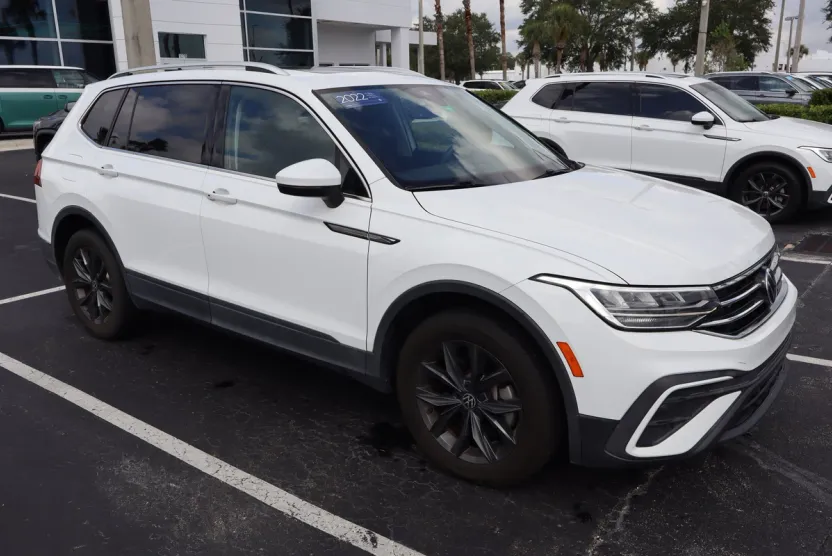 2022 Volkswagen Tiguan SE photo 1