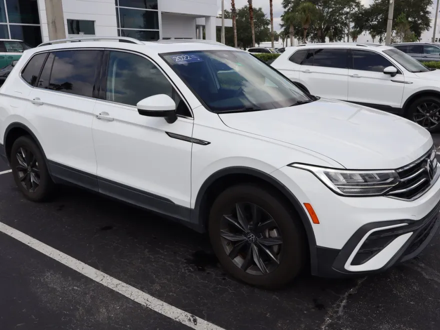 2022 Volkswagen Tiguan SE photo 1