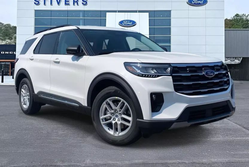 2025 Ford Explorer photo 1
